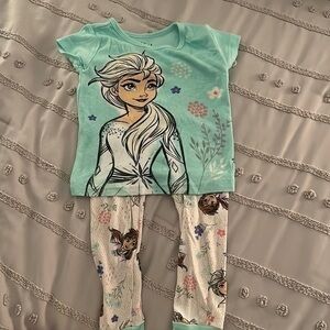 Frozen pj set. Size 4